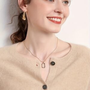 سترَة الصوف الخالص: أناقة دافئة تُرافقكِ