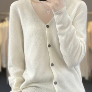 أناقة الصوف الخالص: كارديجان يجمع الفخامة والراحة
