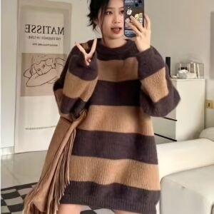 تألقي بدفء مترف: بلوفر الفرو الصناعي الناعم المخطط