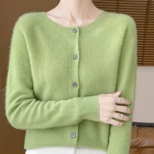 أناقة الدفء المطلقة: كارديغان الصوف الفاخر للمرأة العصرية