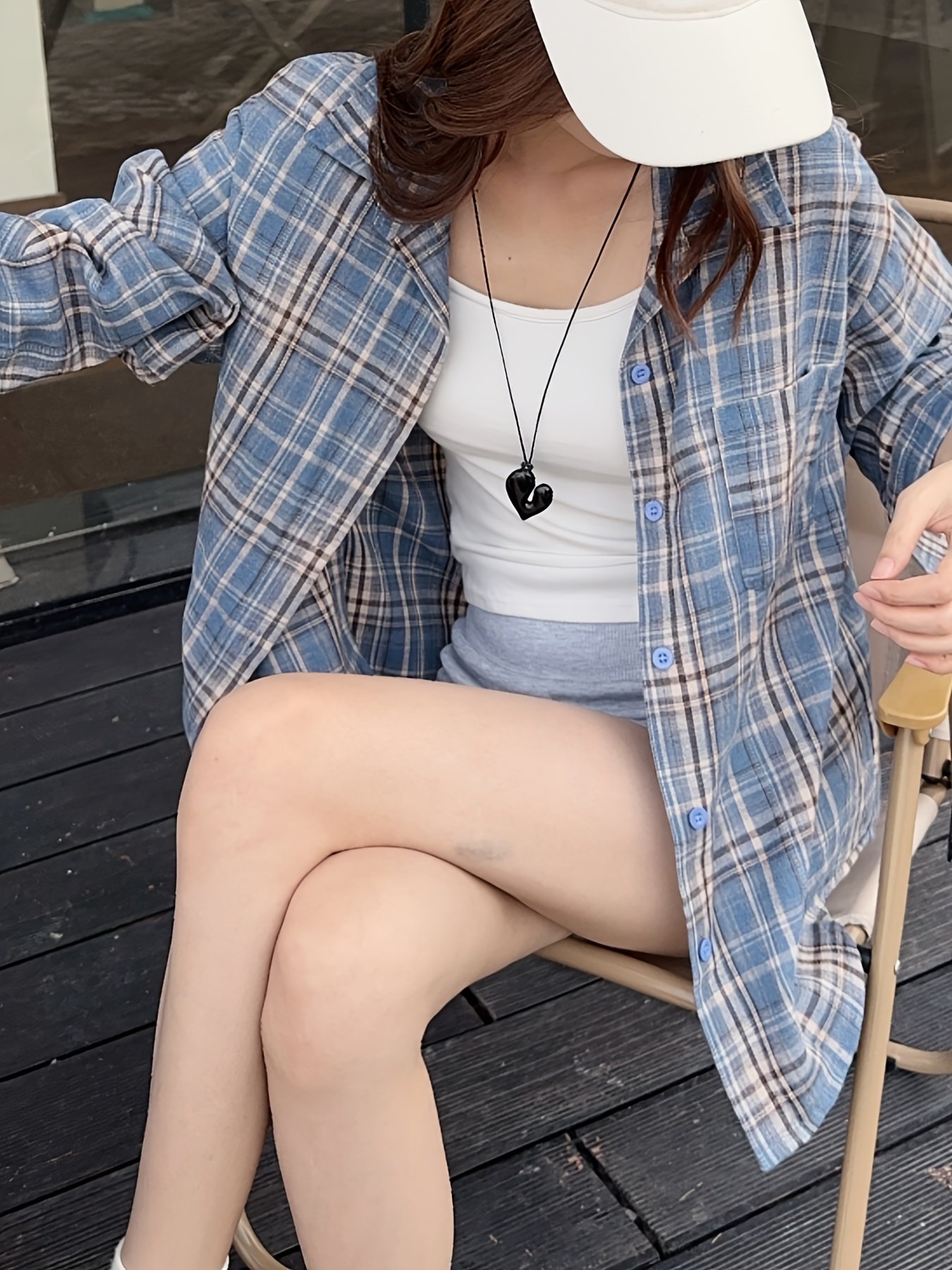 قميص الكاروهات الساحر: أناقة عصرية بلمسة دافئة! - الصورة 4