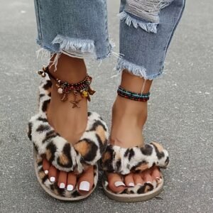 دللي قدميكِ: موكاسين الأناقة والراحة بنقشة الفهد!