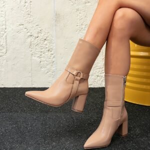 קסם שאין לעמוד בפניו: נעלי עקב לעונת האלגנטיות והחגיגות