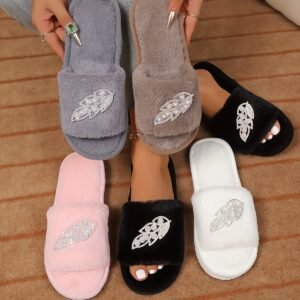 נעלי בית קטיפה יוקרתיות: נוחות ואלגנטיות לכל עונה!