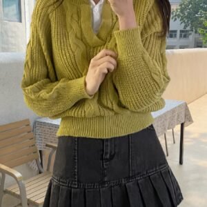 بلوفر الأناقة والدفء: لمسة راقية لمواسم البرد