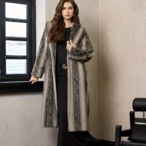 تألقي بدفء: معطف الفرو الصناعي الواسع بتصميم الكتل اللونية الساحر