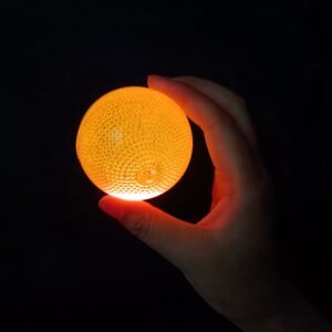 كرات الارتداد الخارقة: عزز مهاراتك الليلية والنهارية!