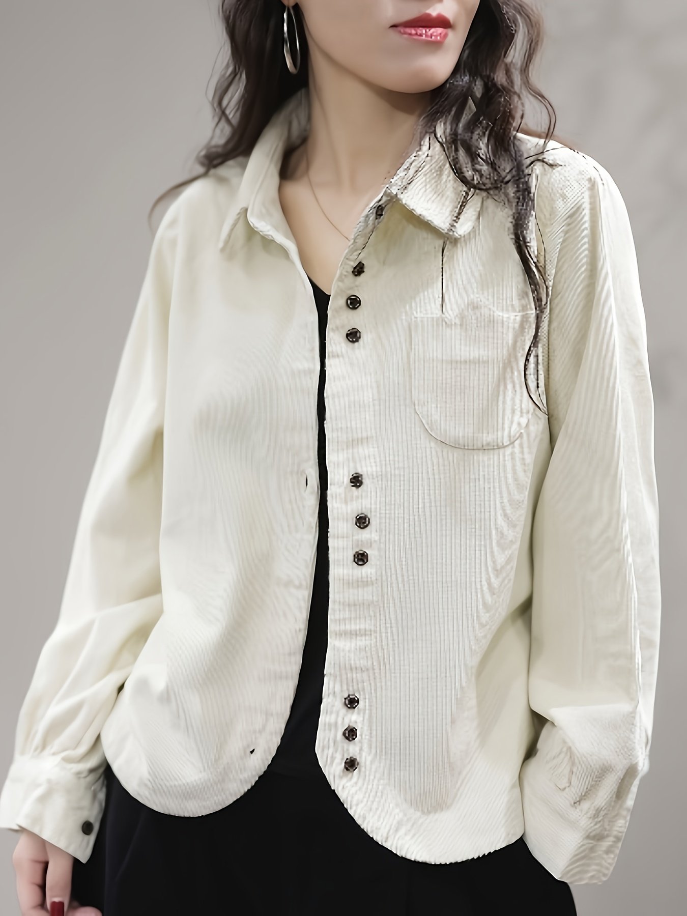 אלגנטיות סתווית חמה: חולצת קורדרוי אמנותית בעיצוב ייחודי! – תמונה 3