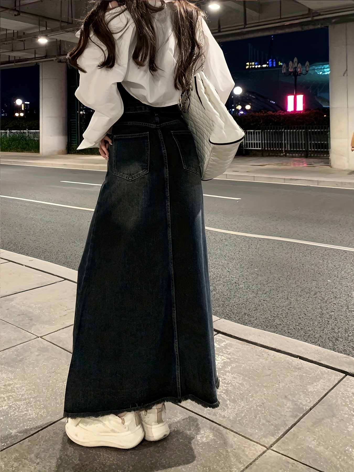 חצאית ג'ינס ארוכה: אלגנטיות עכשווית שמדגישה את יופייך! – תמונה 7