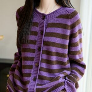 Winter Elegance and Pure Wool Warmth: Your Perfect Cardigan!