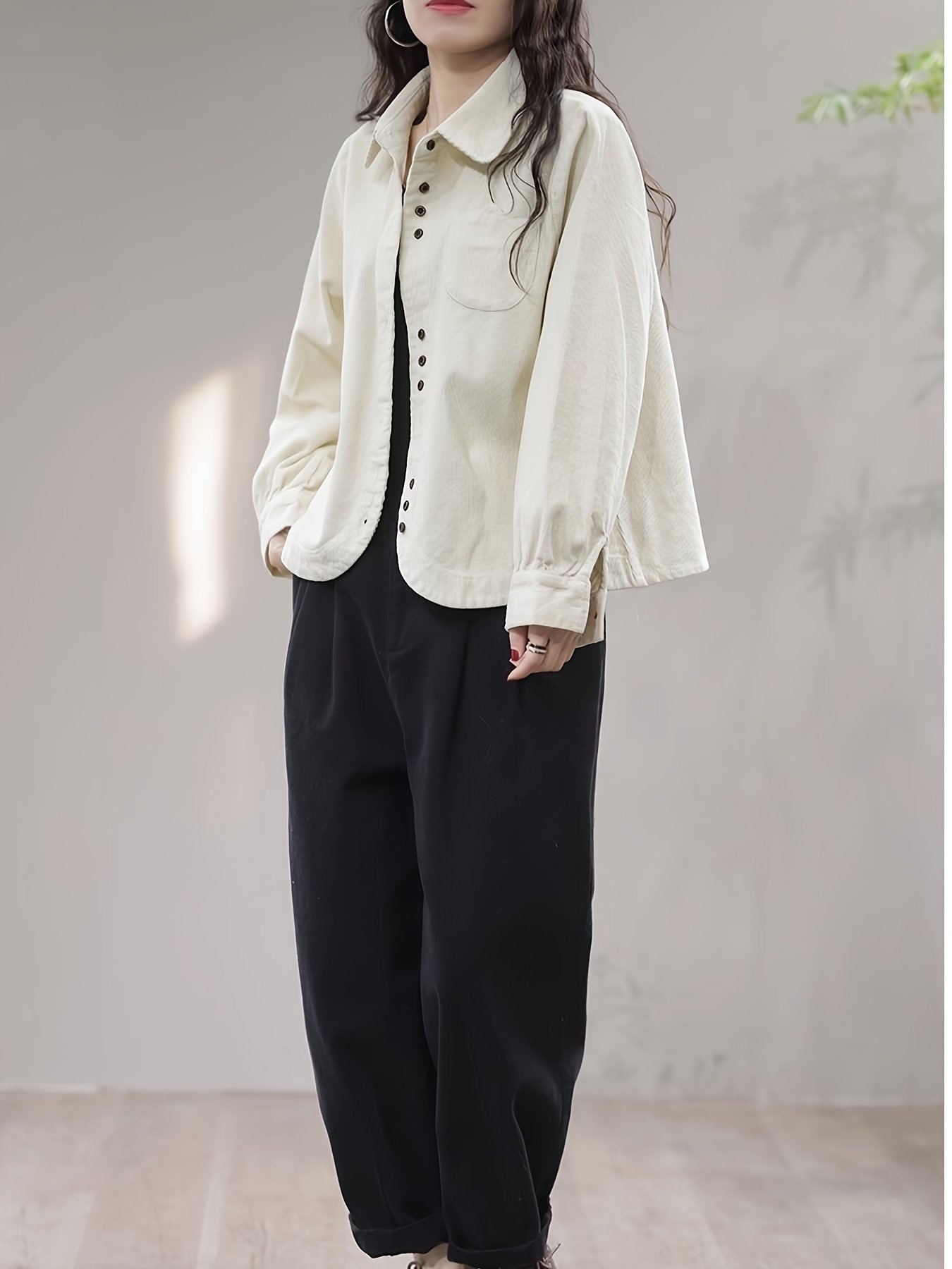 אלגנטיות סתווית חמה: חולצת קורדרוי אמנותית בעיצוב ייחודי! – תמונה 7