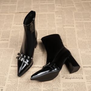 بوت الكعب العريض اللامع: رفيقتك الأنيقة لكل الفصول!