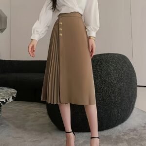 Absolute Elegance Skirt: High-Waist, Enchanting Pleats, and a Distinctive Button!