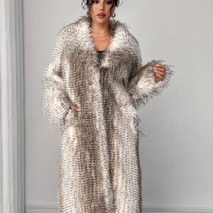 تألقي هذا الشتاء: معطفك الطويل الفاخر بياقة الفرو وتصميم التاي داي!