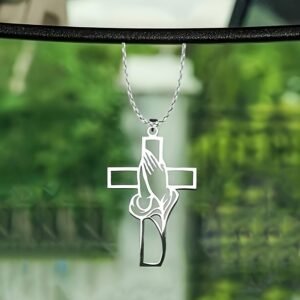 בן לווייתך בדרך של אמונה: תליון צלב יוקרתי לרכב שלך