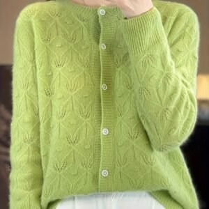 تألقي بأناقة فريدة: كارديجان الصوف الفاخر بتصميم مفرغ