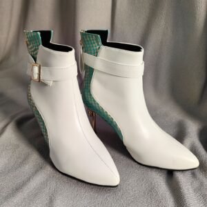 الكعب الخنجري المدبب: قمة الأناقة في كل خطوة