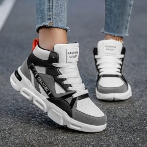 أناقة عصرية في كل خطوة: حذاء الكاجوال بتصميم الألوان المتباينة!