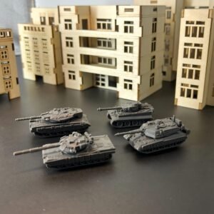 שלוט בשדה הקרב: צי ארבעה טנקים ממוזערים!