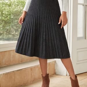 הבריקי באלגנטיות חמה: חצאית הפליסה המידי לסתיו וחורף בלתי נשכחים!