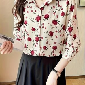بلوزة الأناقة الزهرية: سحر كلاسيكي لمواسم متألقة!