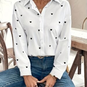 قميص القلب الساحر: أناقة لا تقاوم لكل امرأة