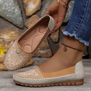 الراحة المطلقة بلمسة أناقة متجددة: حذاء اللوفر النسائي الذي لا غنى عنه!