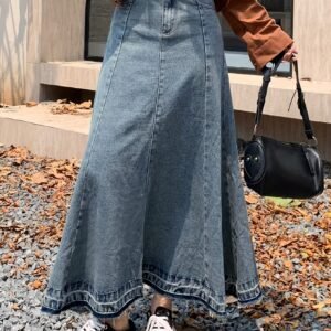 تنورة الدنيم الطويلة: لمسة أناقة كلاسيكية لكل يوم!