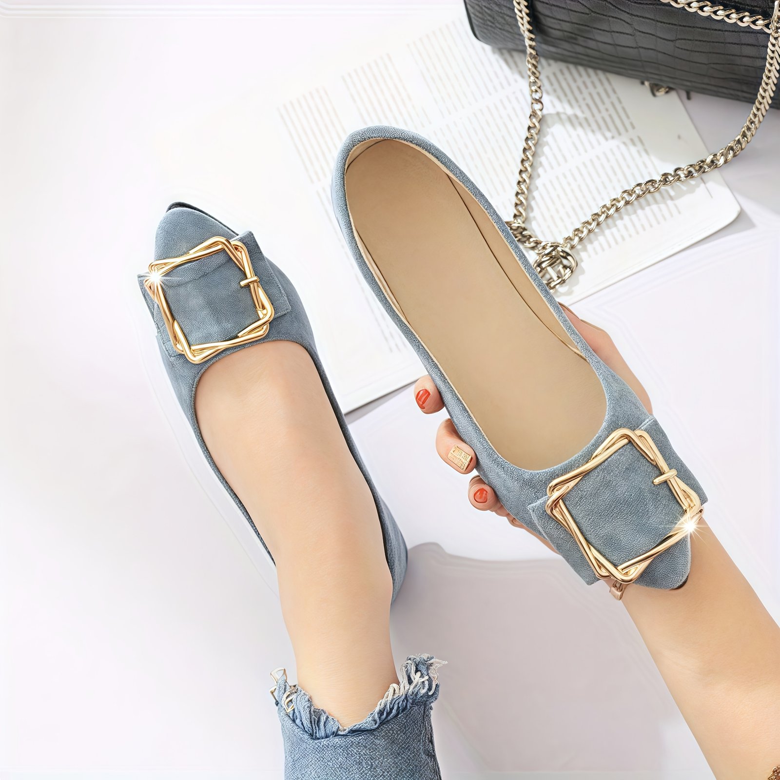 Everyday Elegance: Sophisticated Flats with Unparalleled Comfort! - Image 3