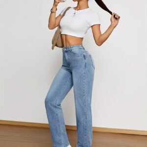 جينز الدنيم الأزرق الفاتح: أناقة عصرية وراحة فائقة لكل يوم!