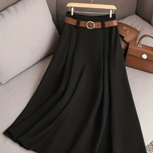 تنورة الخاكي البليسيه: أناقة انسيابية لطلة تخطف الأنظار!