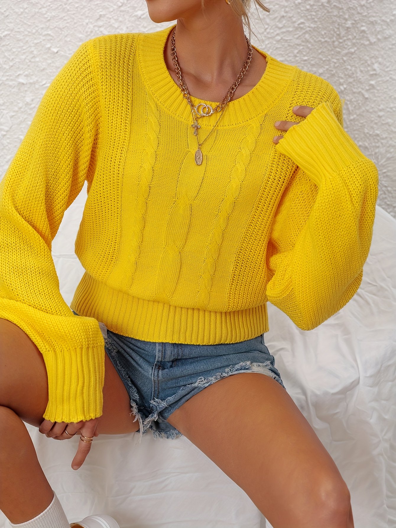 تألقي بدفء الأناقة: كنزة الشتاء الصفراء الليمونية الفاخرة - الصورة 7