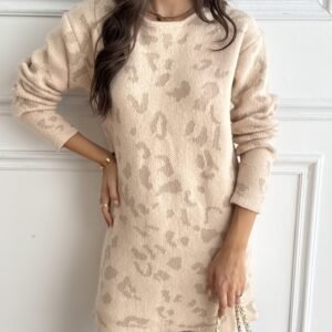 أناقة الفهد: سترة الخريف والشتاء التي لا تُقاوم!