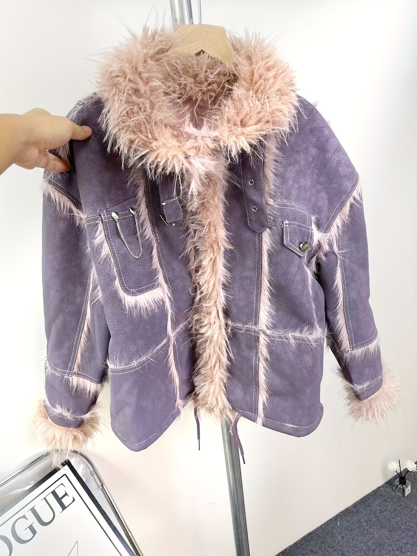 جاكيت الفرو الصناعي الفاخر: أناقة 2025 ودفء لا يُقاوم! - الصورة 7