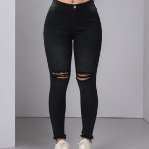 إطلالة عصرية وراحة فائقة: جينز سكيني لا غنى عنه!