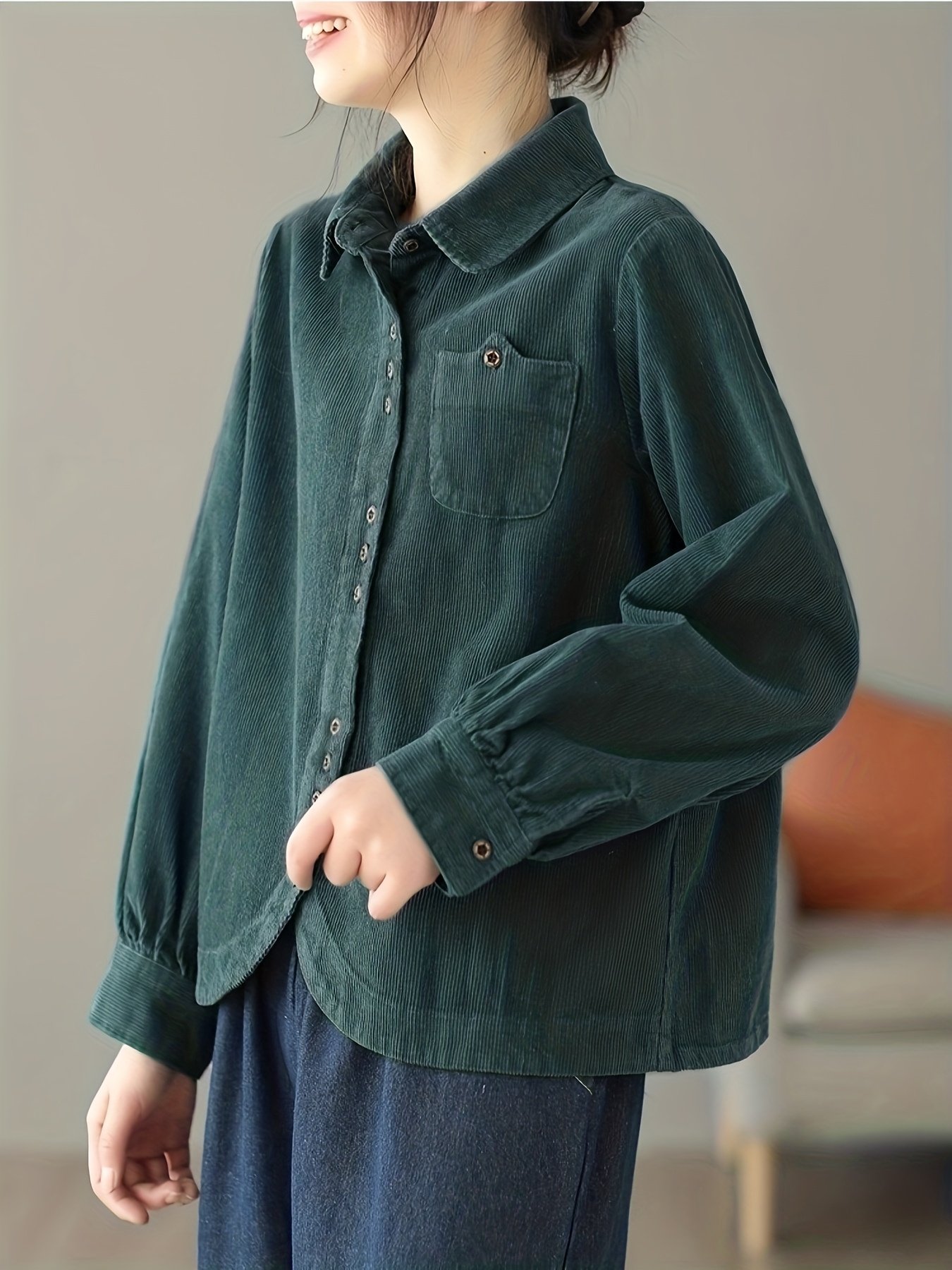 אלגנטיות סתווית חמה: חולצת קורדרוי אמנותית בעיצוב ייחודי! – תמונה 10