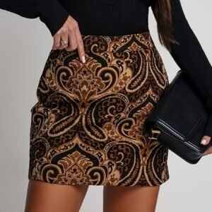 تنورة الجاكار الفاخرة: قوام ساحر وأناقة عصرية لكل الفصول