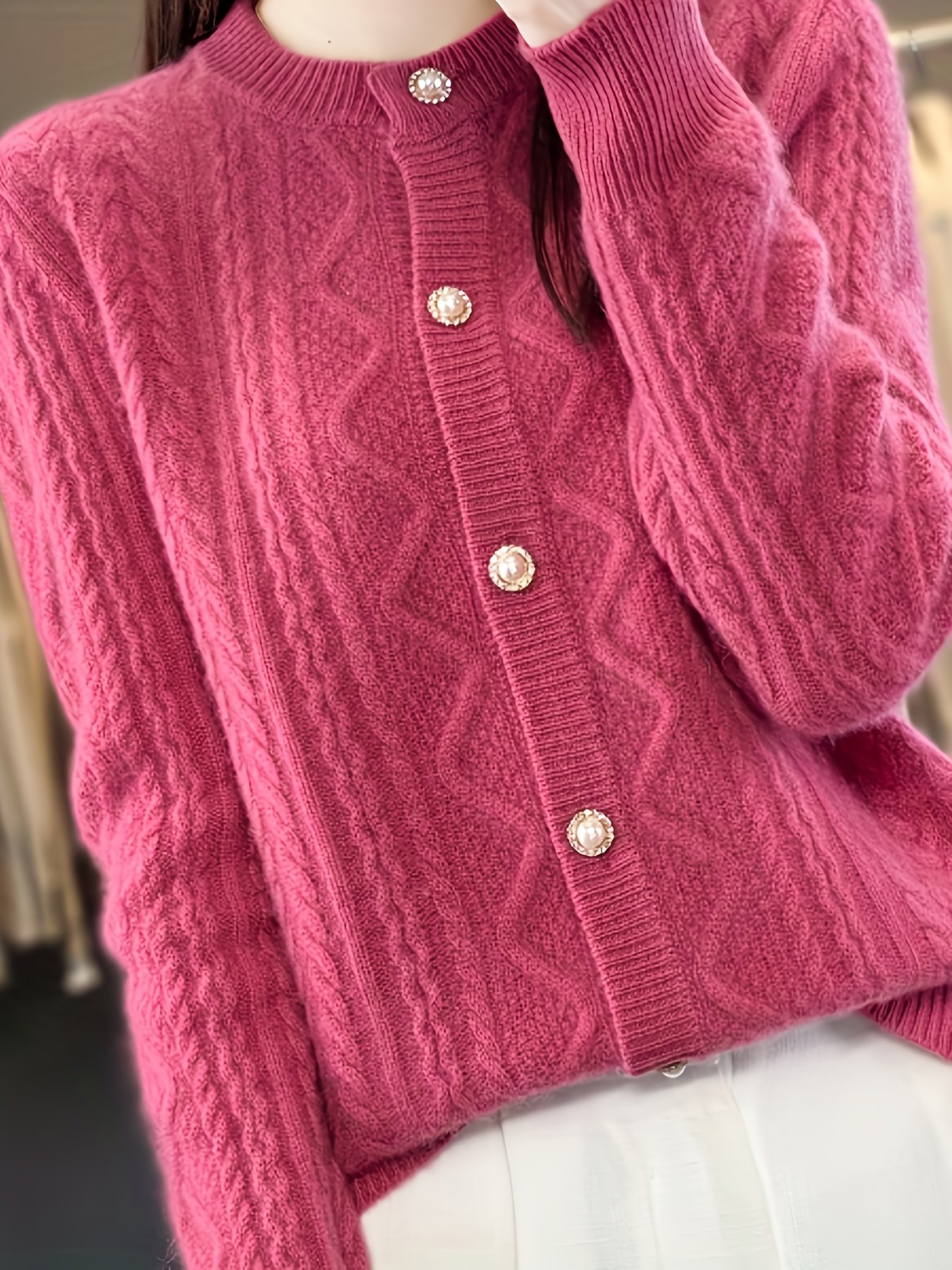 Chic Winter Warmth: A Cozy and Stylish Everyday Sweater - Image 4