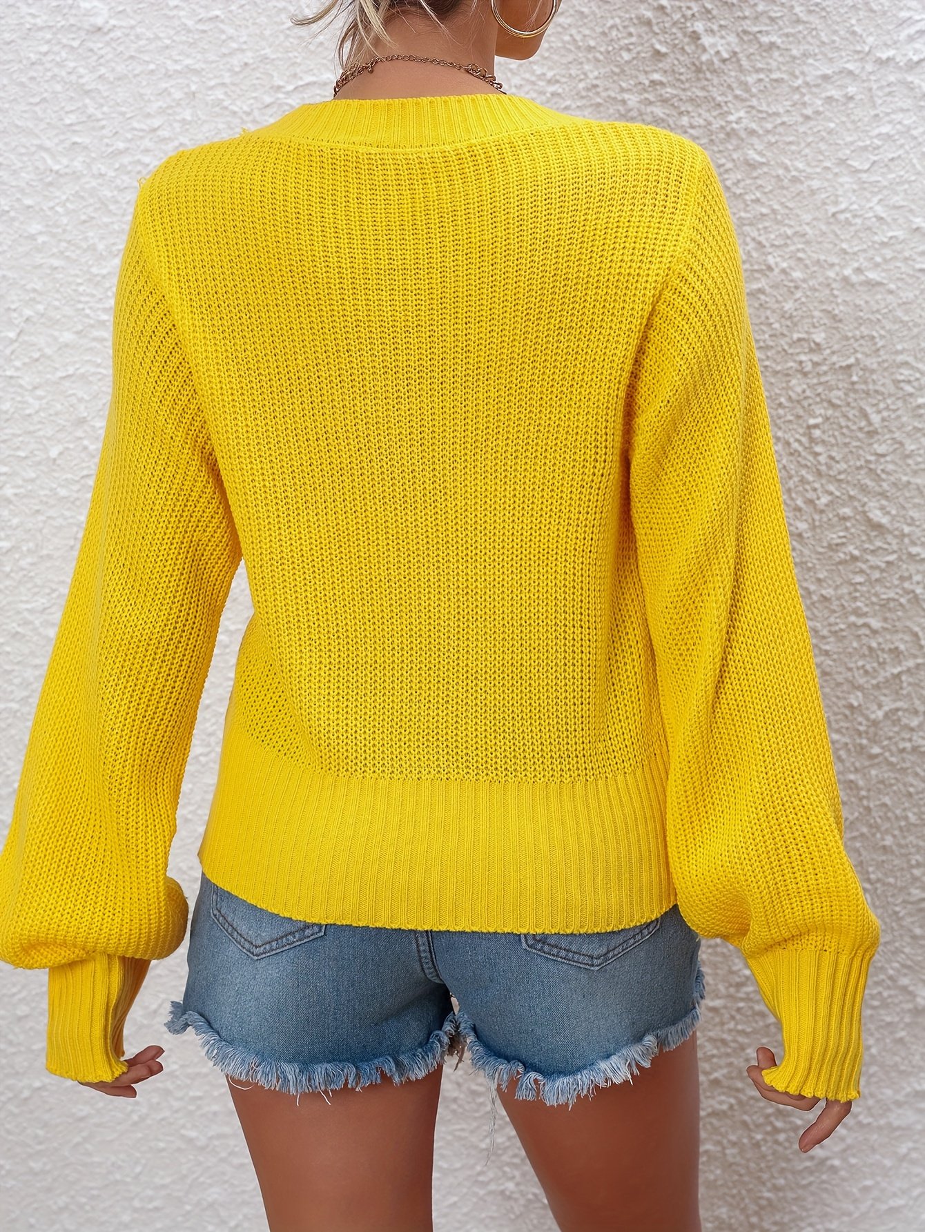 تألقي بدفء الأناقة: كنزة الشتاء الصفراء الليمونية الفاخرة - الصورة 2