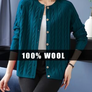 كارديجان الصوف النقي: أناقة دافئة بلمسة فينتاج ساحرة