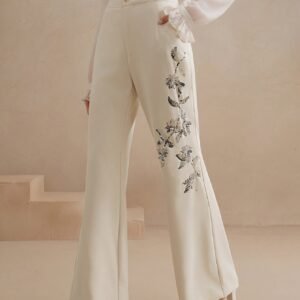 سحر الأزهار والخرز: بنطال الخصر العالي لإطلالة لا تُنسى