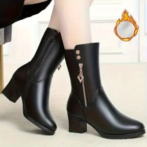 הבהיקי בחורף הזה: מגפי עקב רחב לאלגנטיות וחמימות!