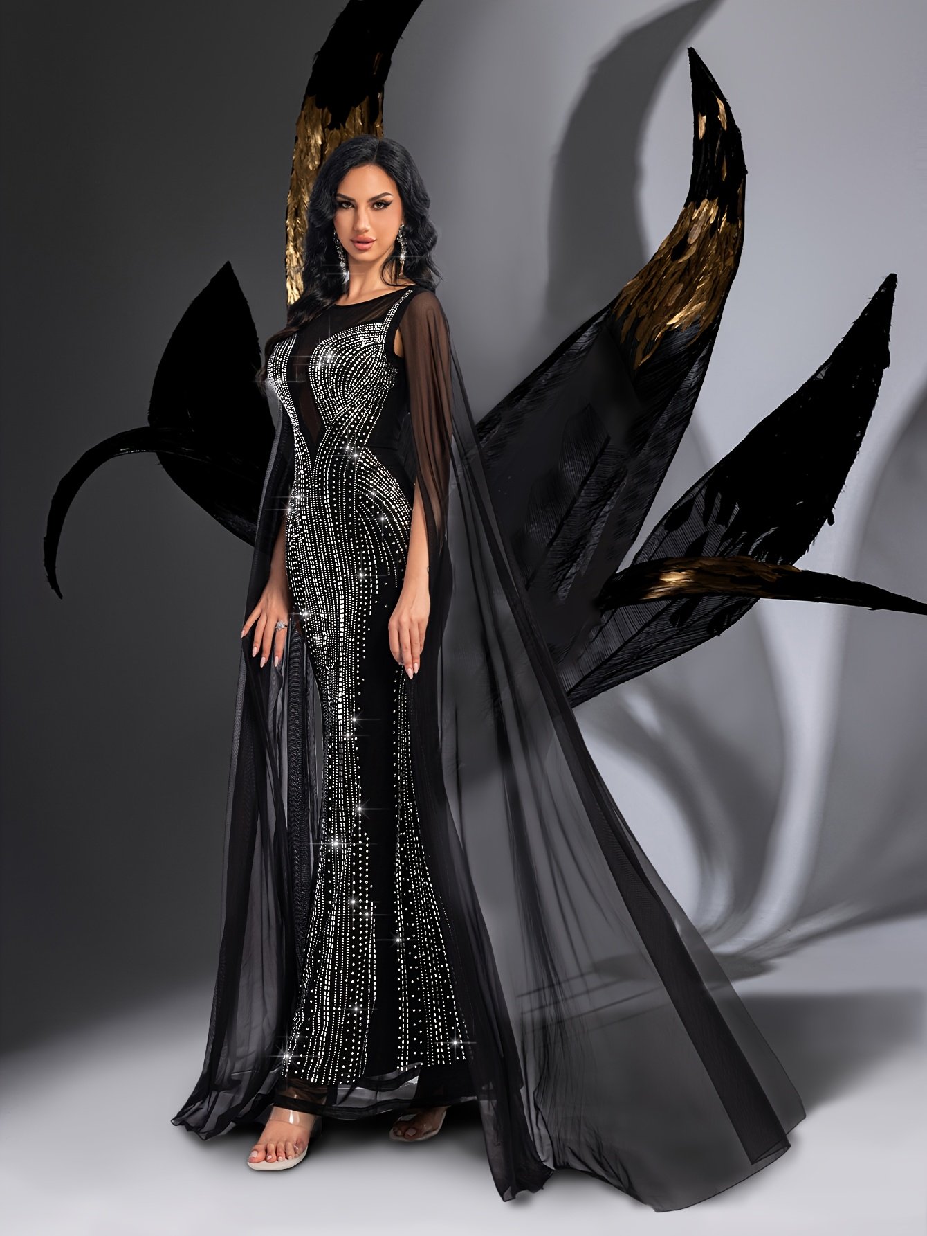 שמלת QOQ השחורה: כוכבת הערב במראה בלתי נשכח – תמונה 4