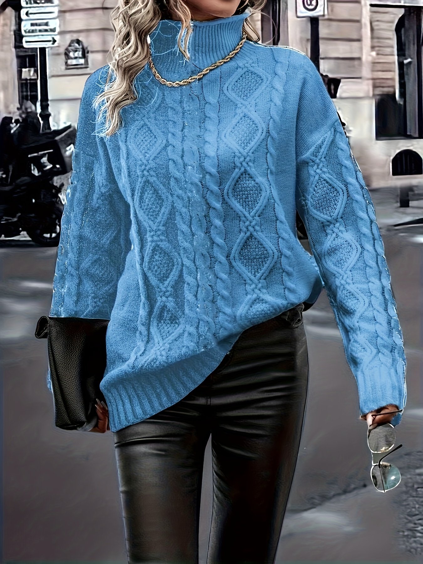 الدفء الفاخر والأناقة المطلقة: سويتر الرقبة العالية