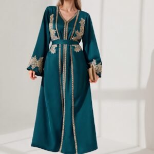 فستان الأناقة الفيروزي: تطريز ذهبي، إطلالة آسرة.