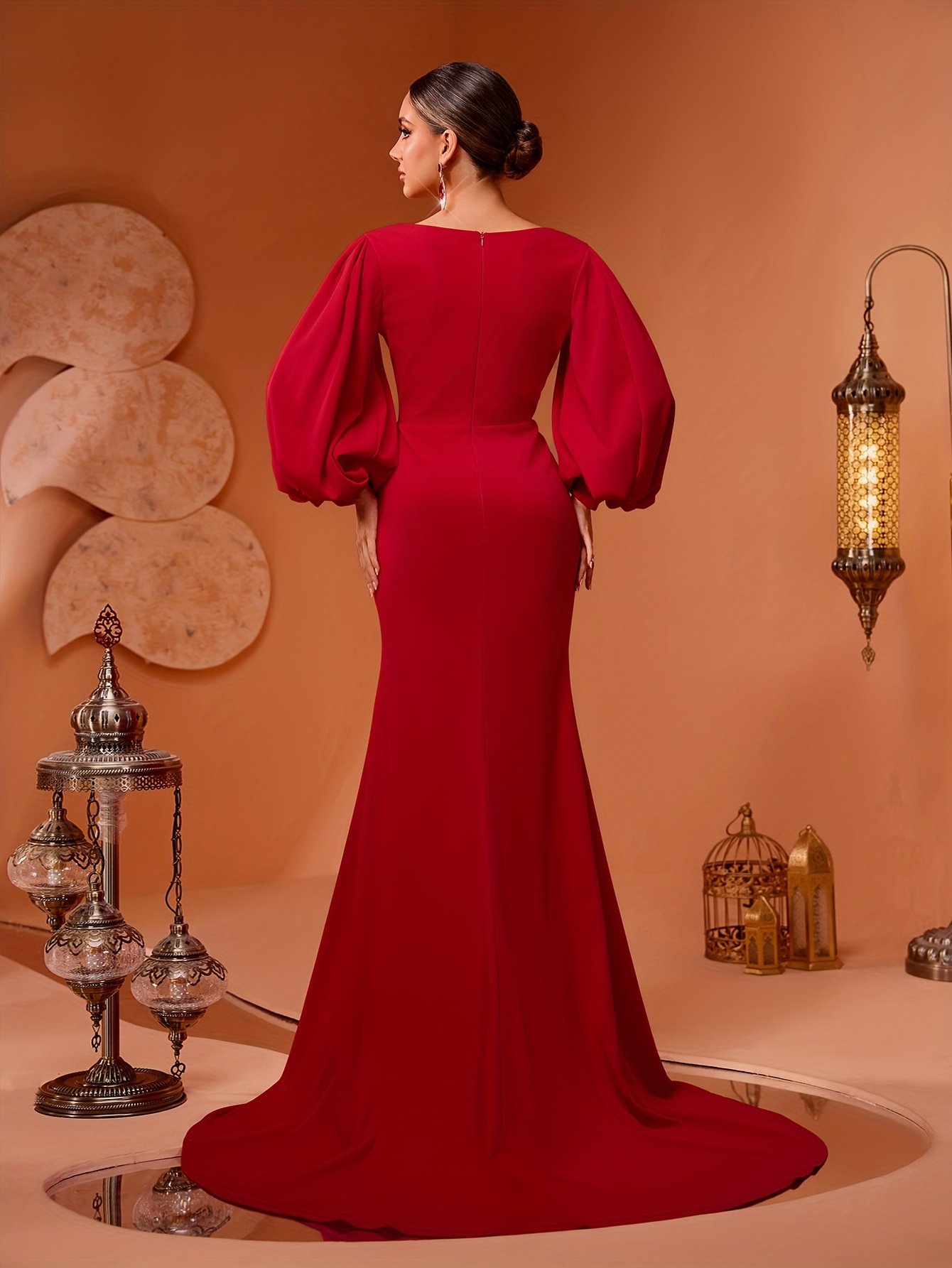 זוהר זהוב: שמלת בת הים היוקרתית לאישה יוצאת דופן – תמונה 2