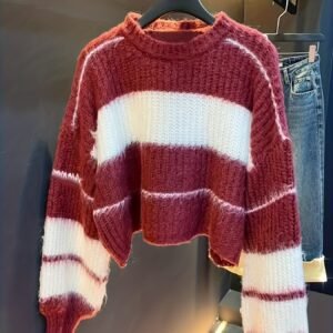 أناقة بلا حدود وراحة فائقة: البلوفر النسائي المخطط بتباين