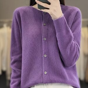 Unrivaled Warmth & Luxury: 100% Wool Cardigan for Your Winter Elegance