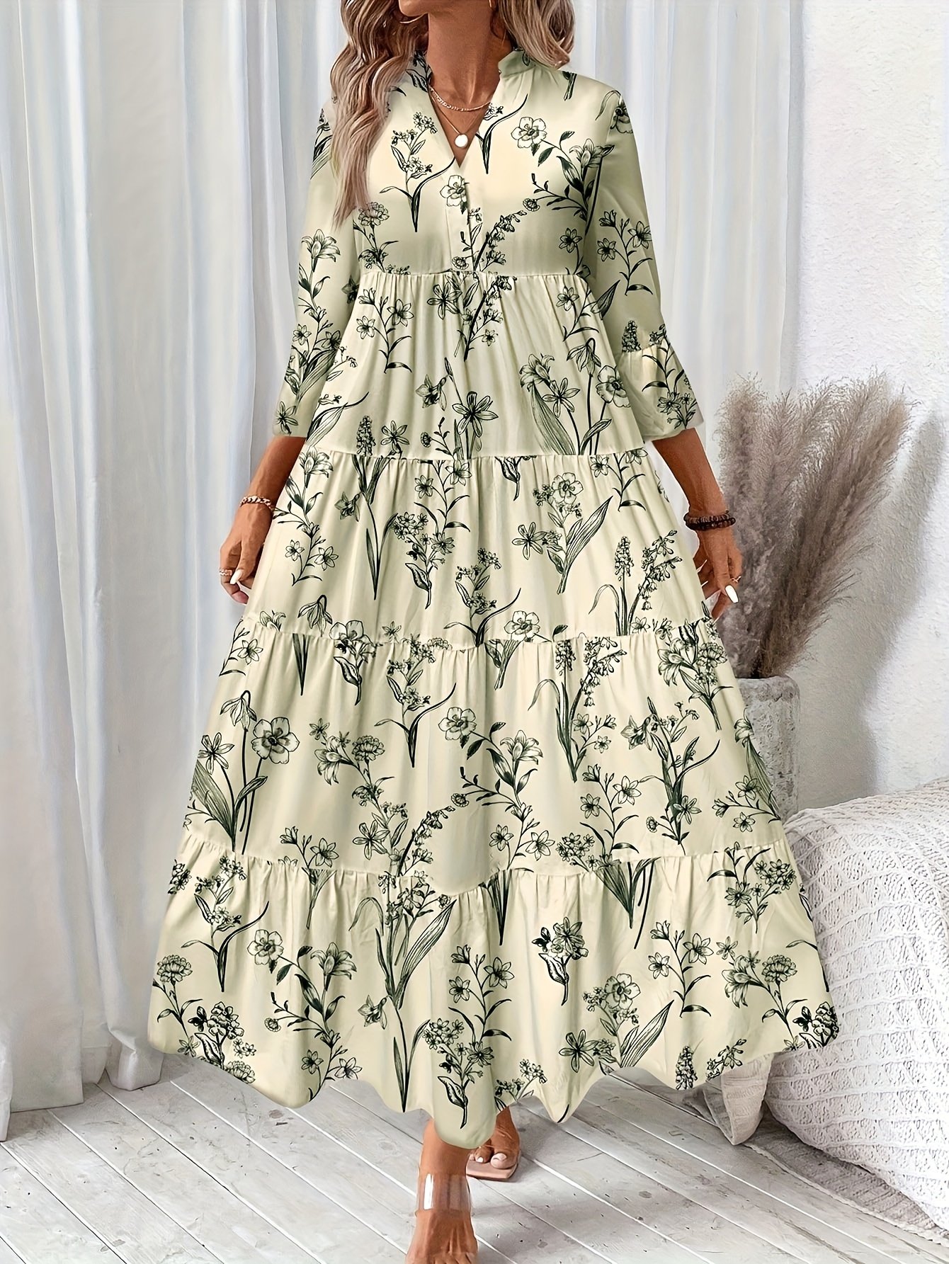 זהרי ביופי הטבע: שמלת מקסי פרחונית עם צווארון V – תמונה 4