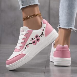 أناقة وردية آسرة: حذاءكِ المثالي لكل خطوة!